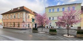 Gasthof Hametner mit Innviertlerhof mit direktem Zugang zur Therme Mediterrana durch unseren Garten!